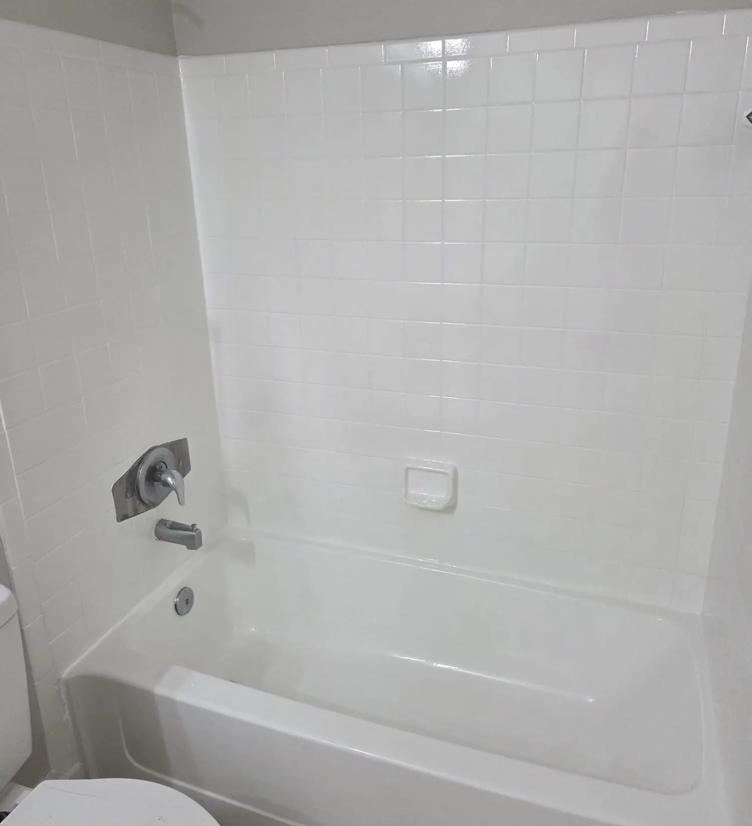 Beautifully Refinished Bathtub After Service